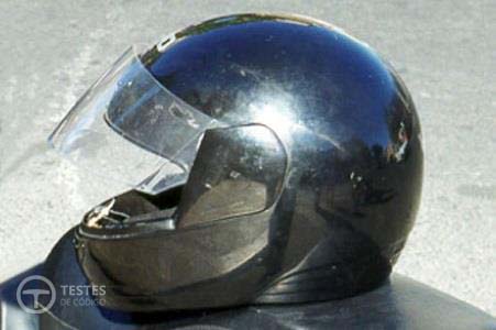 Pergunta IMT: O capacete de protecção só é obrigatório para o condutor de motociclos.