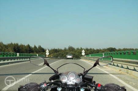 Pergunta IMT: As reduzidas dimensões e a elevada velocidade de aproximação dos motociclos são dois factores que contribuem para que este tipo de veículos seja visto com grande facilidade pelos restantes utentes da via pública.