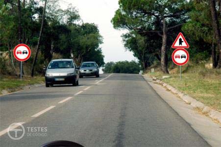 Pergunta IMT: Como devo proceder no entroncamento de que me aproximo?