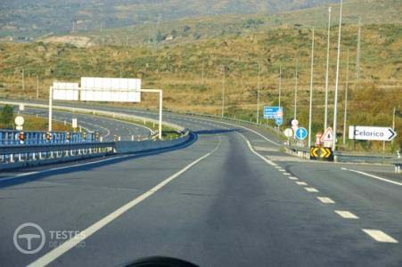 Pergunta IMT: Ao circular nesta via pública com um automóvel pesado de mercadorias com reboque, qual a velocidade máxima permitida?