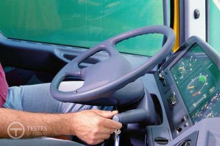 Pergunta IMT: A P.S.P. no acto de fiscalização a condutor de veículo pesado de transporte rodoviário de mercadorias, pode solicitar a apresentação: