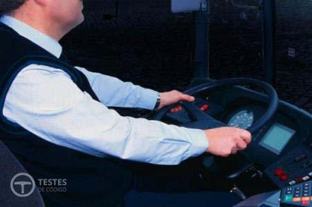 Pergunta IMT: O condutor de um autocarro que efectue carreira urbana, é responsável: